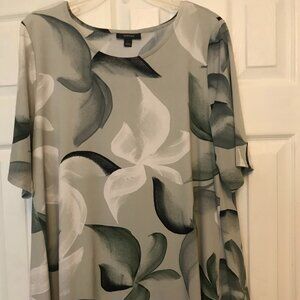 Alfani Large Short Sleeve Blouse Flowers with Lt. Green Background